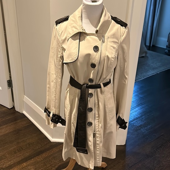 Beautiful trench BCBG - Picture 1 of 2
